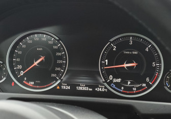 Подержанный автомобиль BMW X5 2016 года (20 фото)