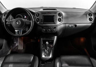 Подержанный автомобиль Volkswagen Tiguan 2015 года (15 фото)