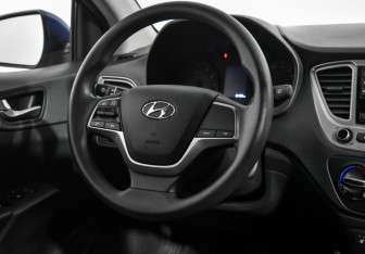 Подержанный автомобиль Hyundai Solaris Sedan 2022 года (14 фото)