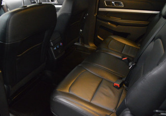 Подержанный автомобиль Ford Explorer 2017 года (10 фото)