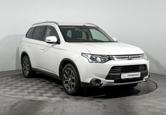 Подержанный автомобиль Mitsubishi Outlander 2014 года (3 фото)