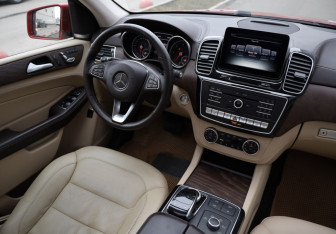 Подержанный автомобиль Mercedes-Benz GLE 2016 года (11 фото)