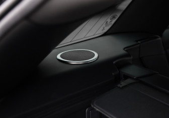 Подержанный автомобиль Land Rover Range Rover Velar 2017 года (34 фото)