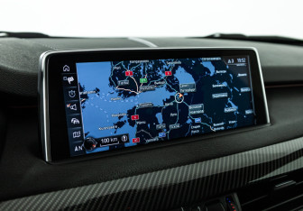 Подержанный автомобиль BMW X5 2017 года (19 фото)