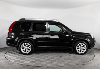 Подержанный автомобиль Nissan X-Trail 2012 года (4 фото)
