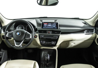 Подержанный автомобиль BMW X1 2020 года (13 фото)