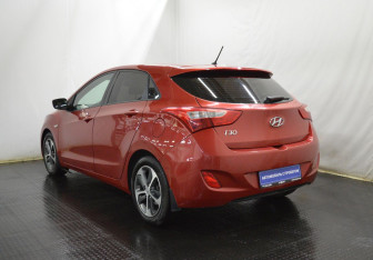 Подержанный автомобиль Hyundai i30 Hatchback 2015 года (7 фото)