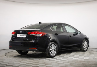 Подержанный автомобиль Kia Cerato Sedan 2018 года (5 фото)