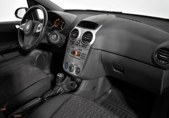 Подержанный автомобиль Opel Corsa 2013 года (12 фото)