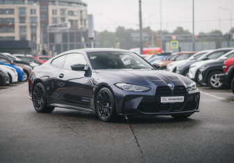 Подержанный автомобиль BMW M4 Coupe 2022 года (3 фото)