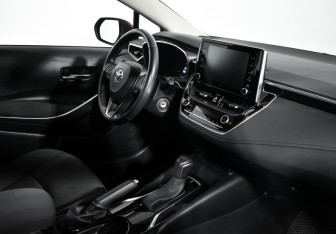 Подержанный автомобиль Toyota Corolla Sedan 2019 года (13 фото)