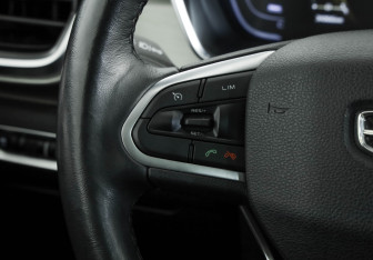 Подержанный автомобиль Geely Coolray 2022 года (13 фото)