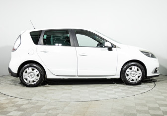 Подержанный автомобиль Renault Scenic 2012 года (4 фото)
