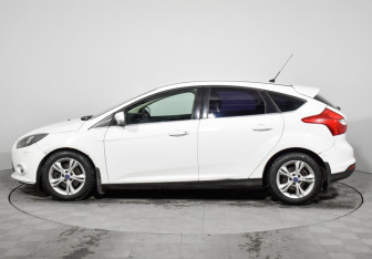 Подержанный автомобиль Ford Focus Hatchback 2013 года (8 фото)