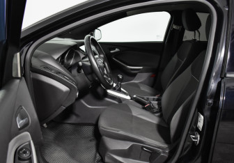 Подержанный автомобиль Ford Focus Sedan 2012 года (10 фото)