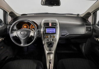 Подержанный автомобиль Toyota Auris Hatchback 2007 года (10 фото)