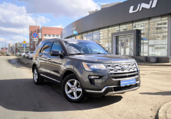 Подержанный автомобиль Ford Explorer 2018 года (3 фото)