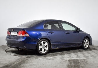 Подержанный автомобиль Honda Civic Sedan 2008 года (5 фото)