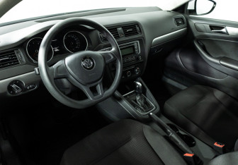 Подержанный автомобиль Volkswagen Jetta Sedan 2015 года (11 фото)