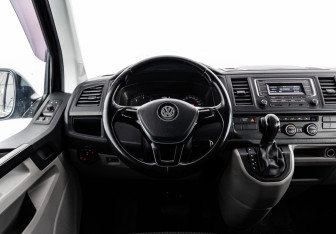 Подержанный автомобиль Volkswagen Caravelle 2018 года (13 фото)