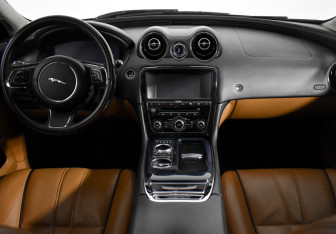 Подержанный автомобиль Jaguar XJ 2011 года (16 фото)