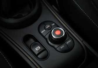 Подержанный автомобиль MINI Countryman 2018 года (21 фото)