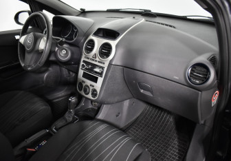 Подержанный автомобиль Opel Corsa 2007 года (12 фото)