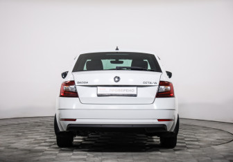 Подержанный автомобиль Skoda Octavia Liftback 2018 года (6 фото)