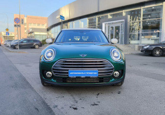Подержанный автомобиль MINI Clubman Wagon 2021 года (2 фото)