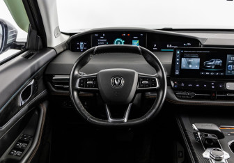 Подержанный автомобиль Changan UNI-K 2023 года (13 фото)