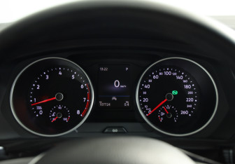 Подержанный автомобиль Volkswagen Tiguan 2019 года (12 фото)