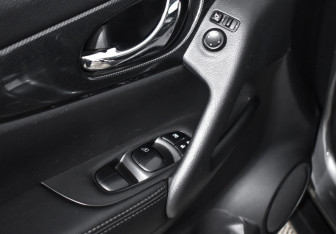 Подержанный автомобиль Nissan X-Trail 2016 года (10 фото)