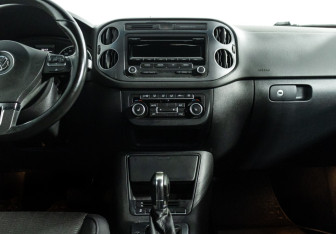 Подержанный автомобиль Volkswagen Tiguan 2013 года (14 фото)