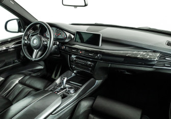 Подержанный автомобиль BMW X5 M 2016 года (9 фото)