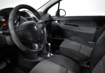 Подержанный автомобиль Peugeot 207 Hatchback 2010 года (9 фото)