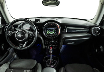 Подержанный автомобиль MINI Hatch 2014 года (13 фото)