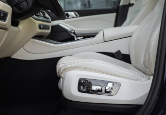 Подержанный автомобиль BMW X5 2020 года (27 фото)