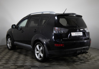 Подержанный автомобиль Mitsubishi Outlander 2006 года (13 фото)