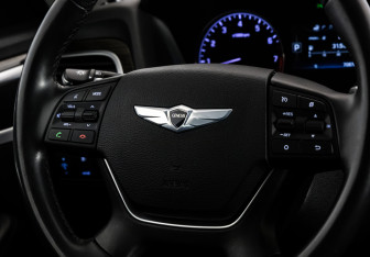 Подержанный автомобиль Hyundai Genesis 2015 года (16 фото)