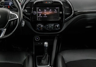 Подержанный автомобиль Renault Kaptur 2020 года (14 фото)