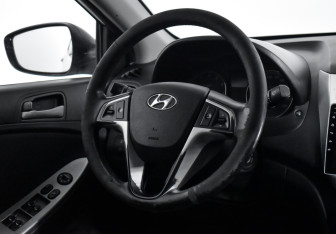 Подержанный автомобиль Hyundai Solaris Sedan 2015 года (15 фото)