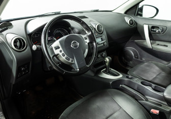 Подержанный автомобиль Nissan Qashqai 2012 года (11 фото)