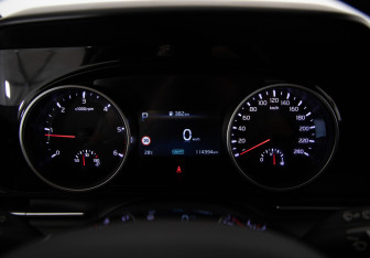Подержанный автомобиль Kia Carnival 2022 года (12 фото)