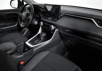 Подержанный автомобиль Toyota RAV4 2022 года (13 фото)