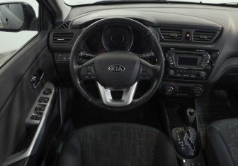 Подержанный автомобиль Kia Rio Hatchback 2014 года (8 фото)