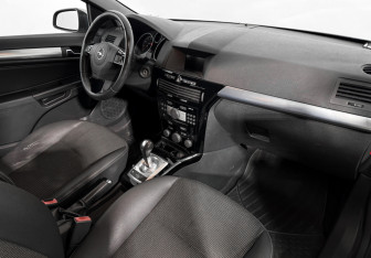Подержанный автомобиль Opel Astra Hatchback 2008 года (13 фото)