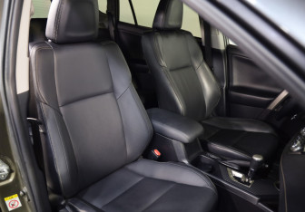 Подержанный автомобиль Toyota RAV4 2013 года (24 фото)