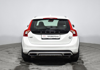 Подержанный автомобиль Volvo V60 Cross Country 2018 года (6 фото)