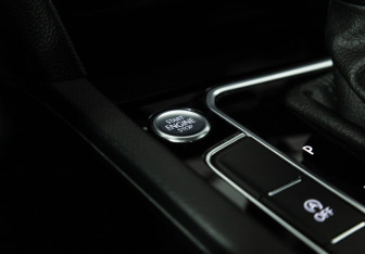 Подержанный автомобиль Volkswagen Passat Wagon 2019 года (19 фото)