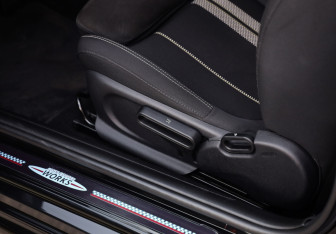 Подержанный автомобиль MINI Hatch 2020 года (23 фото)